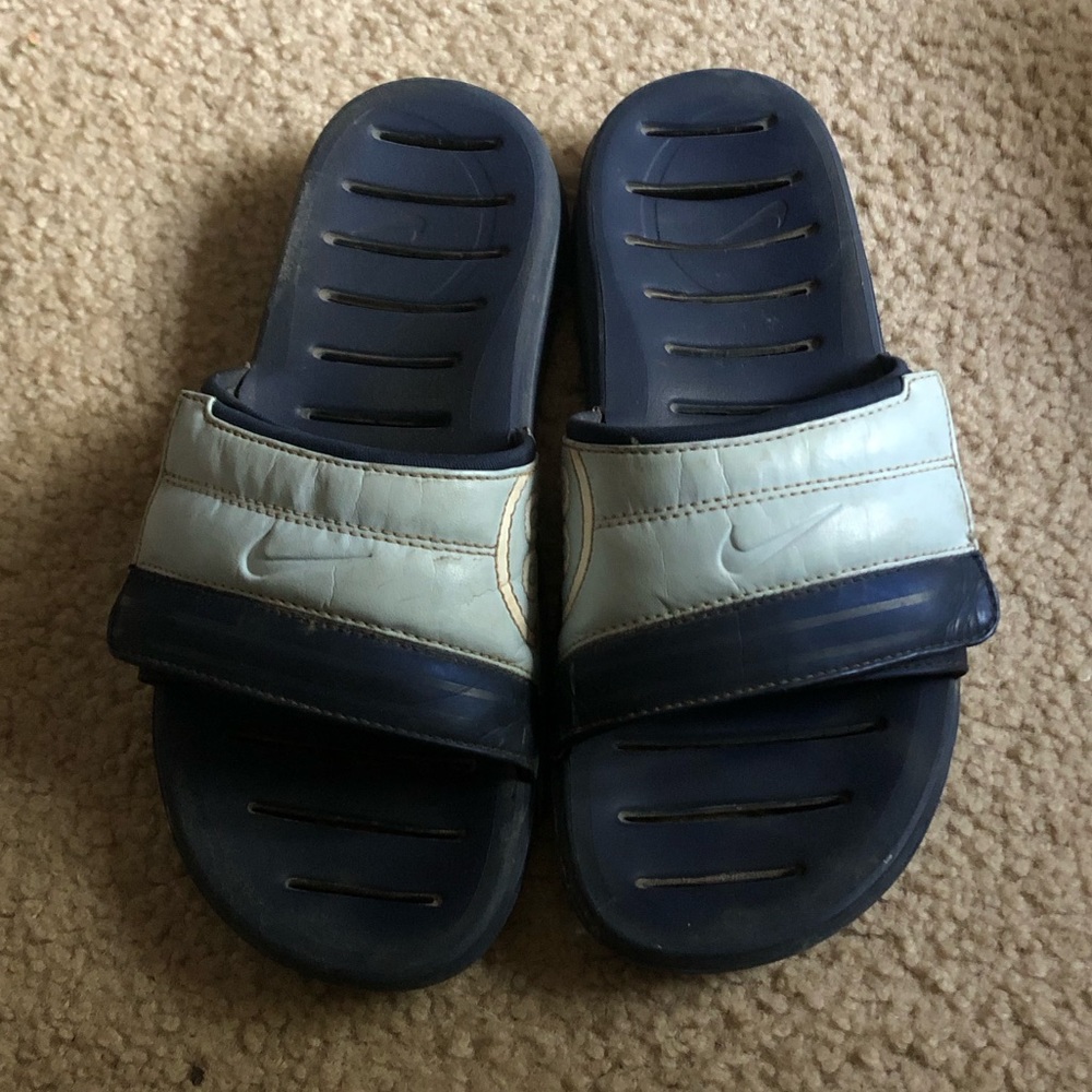 Nike sandals size 7